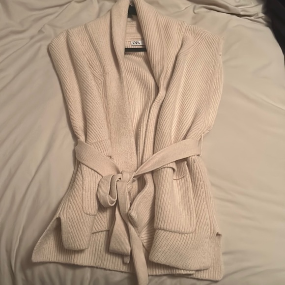 ZARA sleeveless cardigan - Picture 1 of 3